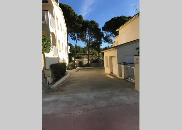 Luxury 4 Bed Apartment On Coastal Footpath At Cap Ras