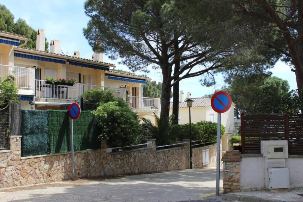 Apartment Luxury 4 Bed On Coastal Footpath At Cap Ras Llanca