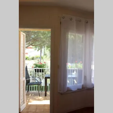 Luxury 4 Bed Apartment On Coastal Footpath At Cap Ras Llança Esterno foto