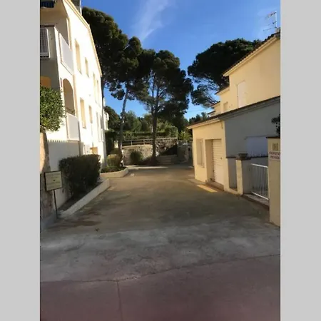 Luxury 4 Bed Apartment On Coastal Footpath At Cap Ras Llança Esterno foto